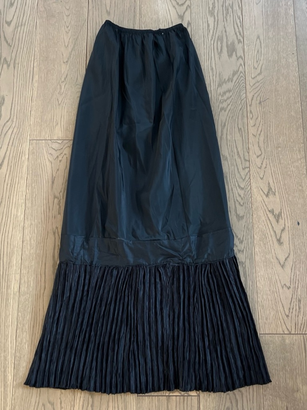 Opera Vintage Black pleated ruffle hem pleated maxi skirt whimsy goth size xs-s